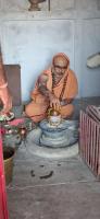 HH Swamiji performs Abhisheka at the historic Raja Ghat Temples (26.03.2025)